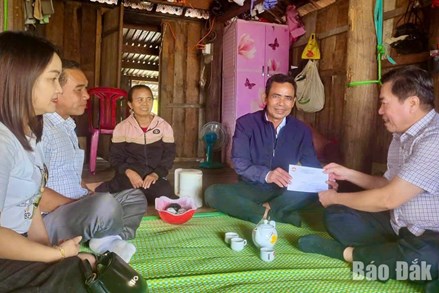 Ủy ban trận Tổ quốc Việt Nam tỉnh Đắk Lắk thăm, tặng quà người uy tín vùng đồng bào dân tộc thiểu số dịp Tết Bính Ngọ 2026