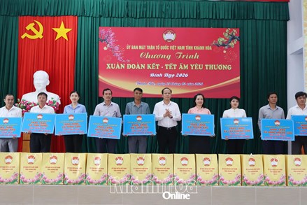 Khánh Hòa: Trao 22.650 suất quà Tết cho người dân có hoàn cảnh khó khăn