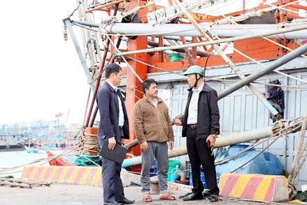 Quảng Trị: Những lá phiếu trở về từ khơi xa