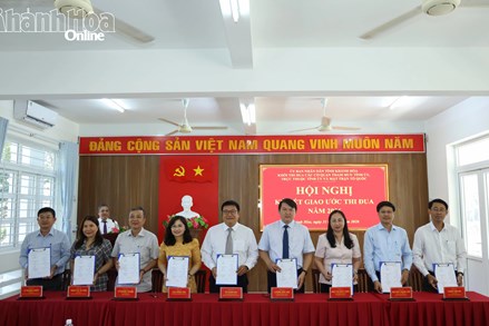 Khánh Hòa: Khối thi đua các cơ quan tham mưu Tỉnh ủy, trực thuộc Tỉnh ủy và Mặt trận Tổ quốc ký kết giao ước thi đua năm 2026