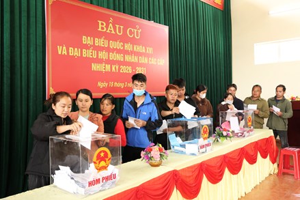 Ngày hội bầu cử rộn ràng trên quê hương Cao Bằng