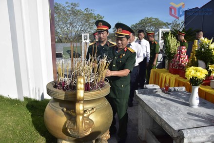 Hành trình tìm lại tên cho những người anh hùng