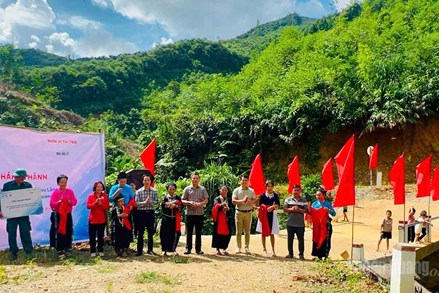 Gắn kết lòng Dân