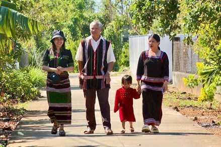 Người có uy tín - “nhịp cầu” hòa giải từ cơ sở