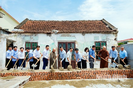 Xã Phát Diệm tổ chức khởi công xây mới, sửa chữa 16 ngôi nhà “Ấm tình đoàn kết lương giáo”