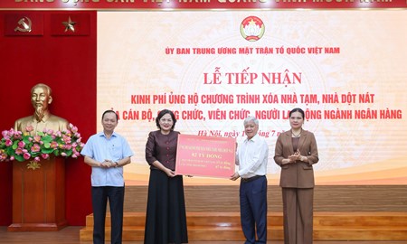 Ngành ngân hàng ủng hộ số tiền 82 tỷ đồng hỗ trợ chương trình xóa nhà tạm, nhà dột nát trên phạm vi cả nước