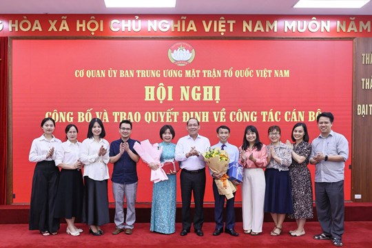 Cơ quan Ủy ban TƯ MTTQ Việt Nam trao quyết định cho cán bộ nghỉ hưu theo Nghị định 178 của Chính phủ- Ảnh 10. Cơ quan Ủy ban TƯ MTTQ Việt Nam trao quyết định cho cán bộ nghỉ hưu theo Nghị định 178 của Chính phủ- Ảnh 10.