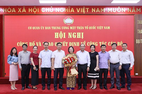 Cơ quan Ủy ban TƯ MTTQ Việt Nam trao quyết định cho cán bộ nghỉ hưu theo Nghị định 178 của Chính phủ- Ảnh 11. Cơ quan Ủy ban TƯ MTTQ Việt Nam trao quyết định cho cán bộ nghỉ hưu theo Nghị định 178 của Chính phủ- Ảnh 11.