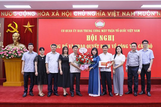 Cơ quan Ủy ban TƯ MTTQ Việt Nam trao quyết định cho cán bộ nghỉ hưu theo Nghị định 178 của Chính phủ- Ảnh 14. Cơ quan Ủy ban TƯ MTTQ Việt Nam trao quyết định cho cán bộ nghỉ hưu theo Nghị định 178 của Chính phủ- Ảnh 14.
