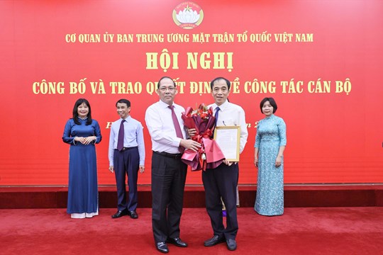 Cơ quan Ủy ban TƯ MTTQ Việt Nam trao quyết định cho cán bộ nghỉ hưu theo Nghị định 178 của Chính phủ- Ảnh 3. Cơ quan Ủy ban TƯ MTTQ Việt Nam trao quyết định cho cán bộ nghỉ hưu theo Nghị định 178 của Chính phủ- Ảnh 3.