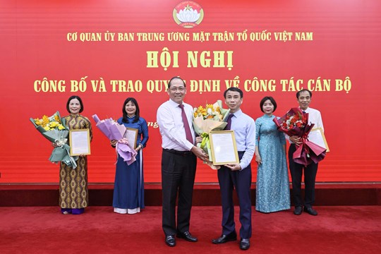 Cơ quan Ủy ban TƯ MTTQ Việt Nam trao quyết định cho cán bộ nghỉ hưu theo Nghị định 178 của Chính phủ- Ảnh 6. Cơ quan Ủy ban TƯ MTTQ Việt Nam trao quyết định cho cán bộ nghỉ hưu theo Nghị định 178 của Chính phủ- Ảnh 6.