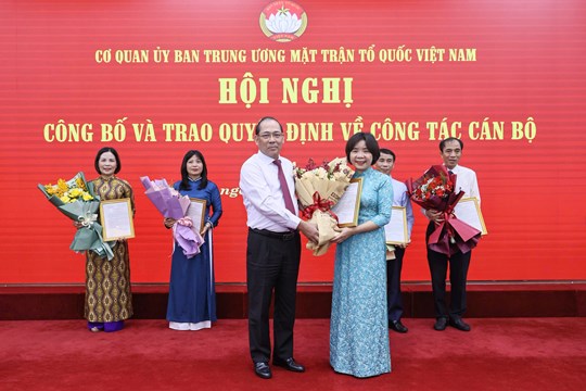 Cơ quan Ủy ban TƯ MTTQ Việt Nam trao quyết định cho cán bộ nghỉ hưu theo Nghị định 178 của Chính phủ- Ảnh 7. Cơ quan Ủy ban TƯ MTTQ Việt Nam trao quyết định cho cán bộ nghỉ hưu theo Nghị định 178 của Chính phủ- Ảnh 7.