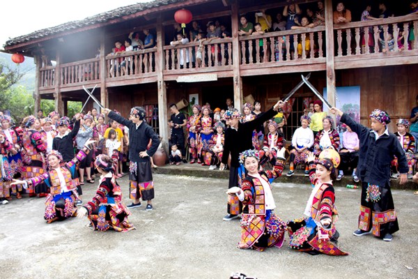 Chăm lo đời sống đồng bào dân tộc rất ít người
