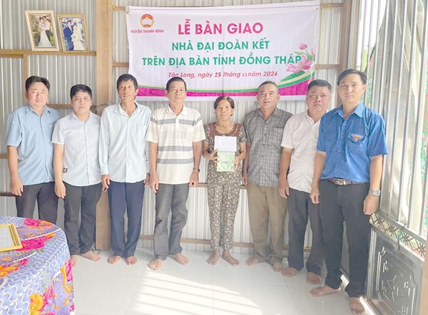 Ủy ban MTTQ các cấp huyện Thanh Bình huy động nguồn lực xã hội chăm lo cho người nghèo