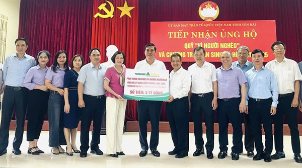 Ủy ban MTTQ tỉnh Yên Bái tiếp nhận kinh phí hỗ trợ xây dựng điểm trường cho  huyện Mù Cang Chải 