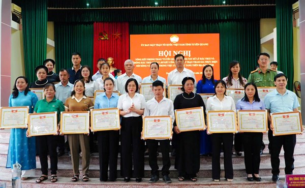 Tuyên Quang: Biểu dương những cá nhân tích cực tham gia bảo vệ môi trường và thực hiện nếp sống văn minh trên địa bàn