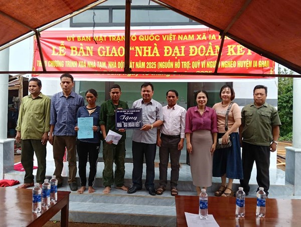 Gia Lai: Huyện Ia Grai bàn giao nhà “Đại đoàn kết” cho hộ nghèo