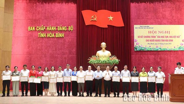 Tỉnh Hòa Bình: Sơ kết Chương trình xoá nhà tạm, nhà dột nát cho người nghèo 