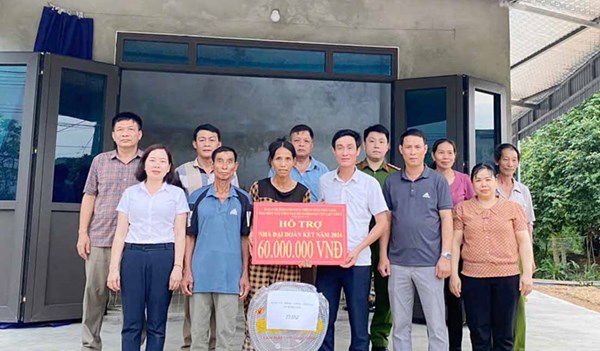 Huyện Lạc Thủy hoàn thành xóa nhà tạm, nhà dột nát cho hộ nghèo