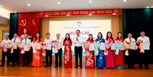 Thanh Hóa: Công bố các quyết định về sắp xếp tổ chức bộ máy, cán bộ cơ quan Ủy ban Mặt trận Tổ quốc tỉnh Thanh Hóa