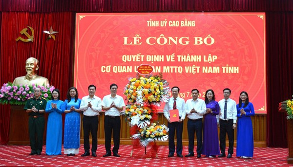 Công bố quyết định thành lập cơ quan, Đảng bộ Ủy ban Mặt trận Tổ quốc Việt Nam tỉnh Cao Bằng và công tác nhân sự