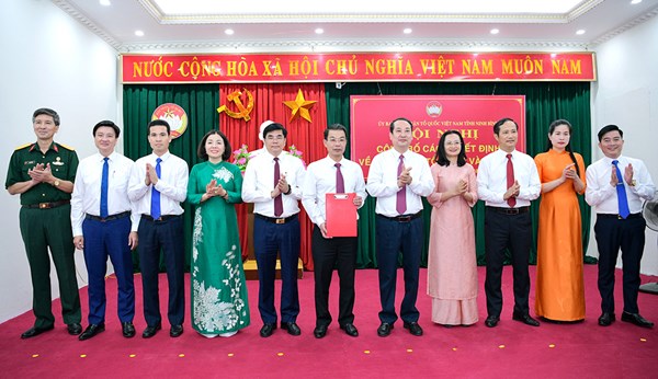 Uỷ ban MTTQ Việt Nam tỉnh Ninh Bình công bố các Quyết định về công tác tổ chức và cán bộ