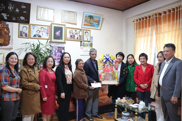 Phó Bí thư Tỉnh ủy, Chủ tịch Ủy ban MTTQ Việt Nam tỉnh Lâm Đồng thăm, tặng quà gia đình chính sách