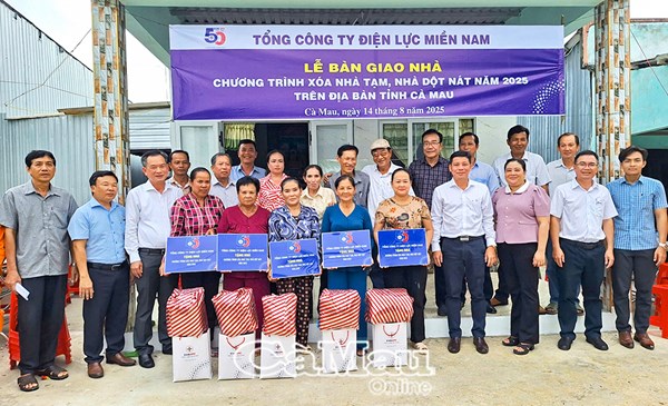 Cà Mau: Khánh thành và bàn giao 5 căn nhà “Đại đoàn kết” tại xã Hòa Bình