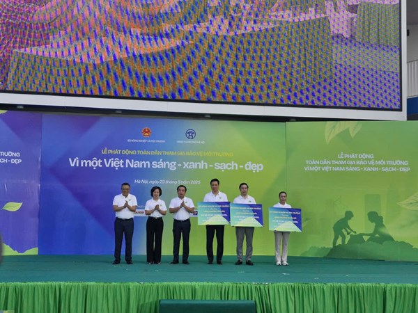 Phát động phong trào “Toàn dân tham gia bảo vệ môi trường vì một Việt Nam sáng - xanh - sạch - đẹp” 