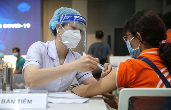 Ngày 1/11: Cả nước thêm 5.598 ca nhiễm COVID-19, xuất hiện nhiều ổ dịch mới trong cộng đồng