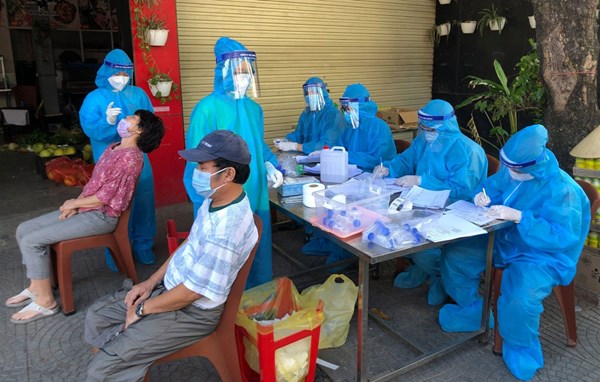 COVID-19 ngày 25/12: Việt Nam ghi nhận 15.586 ca nhiễm mới; cả nước có 7.762 ca nặng đang điều trị