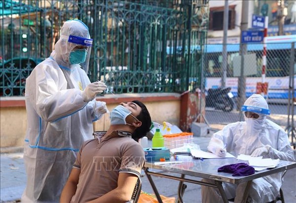 COVID-19 ngày 26/12: Việt Nam có 15.218 ca nhiễm mới; Hà Nội tiếp tục ghi nhận số ca mắc mới nhiều nhất cả nước với 1.910 ca