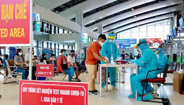 Một số tỉnh, thành yêu cầu test Covid-19 khi về quê ăn Tết; Hà Nội sẽ cho học sinh trở lại trường?