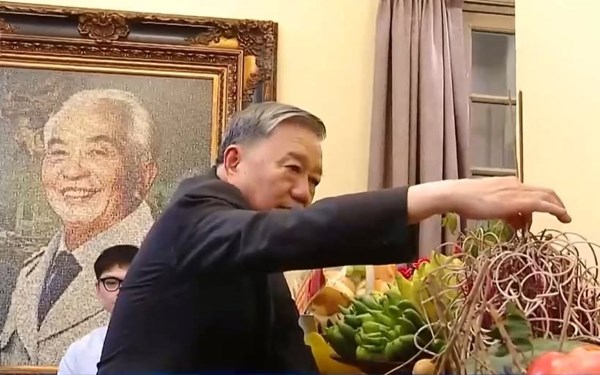 Tổng Bí thư Tô Lâm dâng hương tưởng nhớ Đại tướng Võ Nguyên Giáp và Đại tướng Văn Tiến Dũng