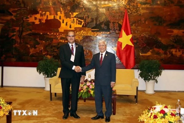 Chủ tịch Ủy ban Trung ương Mặt trận Tổ quốc Việt Nam Đỗ Văn Chiến tiếp đoàn Đảng Mặt trận Giải phóng Dân tộc Algeria