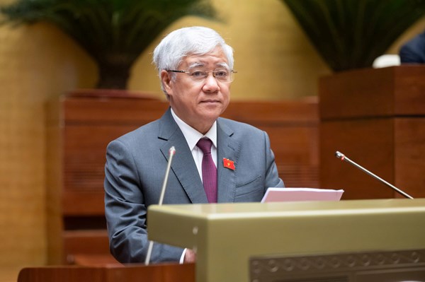 Chủ tịch Ủy ban Trung ương MTTQ Việt Nam Đỗ Văn Chiến trình bày một số nội dung chủ yếu tổng hợp ý kiến, kiến nghị của cử tri và Nhân dân gửi tới Quốc hội