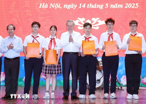 Tổng Bí thư: Thúc đẩy đổi mới sáng tạo, không để học sinh nào bị bỏ lại phía sau