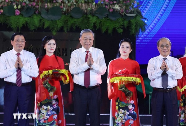 Tổng Bí thư Tô Lâm dự Khai mạc Lễ hội Làng Sen và khánh thành công trình Tượng 'Bác Hồ về thăm quê'