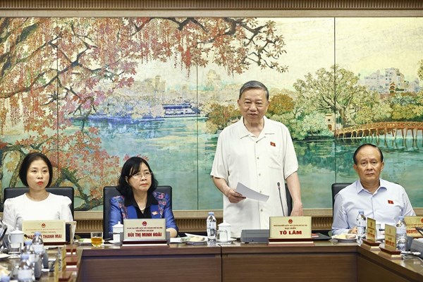 Tổng Bí thư Tô Lâm: Đổi mới căn bản tư duy xây dựng pháp luật, chuyển từ quản lý sang phục vụ