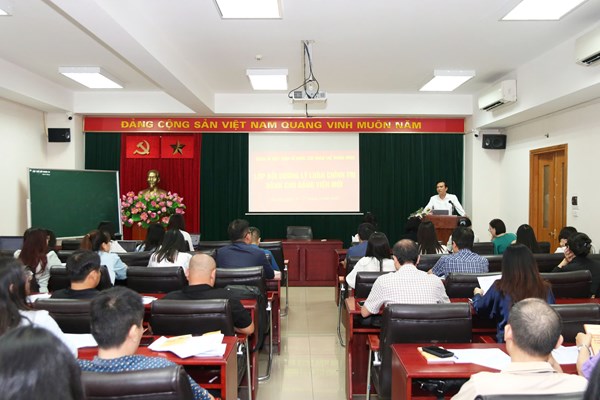 Khai giảng Lớp bồi dưỡng lý luận chính trị dành cho đảng viên mới