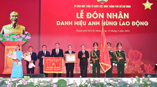 Ủy ban MTTQ Việt Nam TPHCM đón nhận danh hiệu “Anh hùng Lao động”