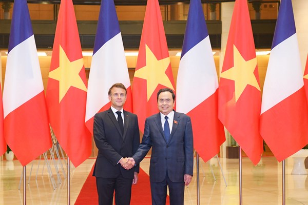 Chủ tịch Quốc hội Trần Thanh Mẫn hội kiến Tổng thống Cộng hòa Pháp