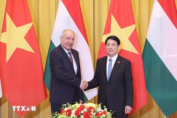 Chủ tịch nước Lương Cường hội đàm với Tổng thống Hungary