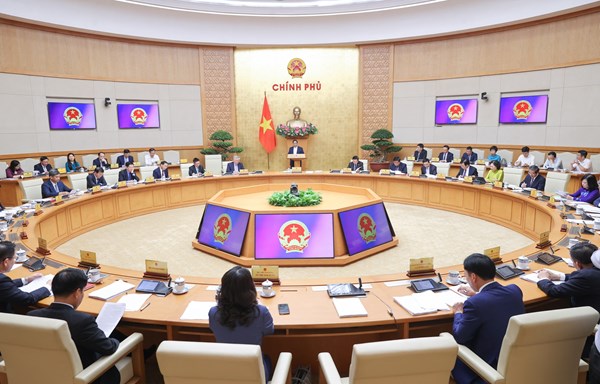 Thủ tướng Phạm Minh Chính: Biểu dương tinh thần 'làm ngày, làm đêm, làm thêm ngày nghỉ'