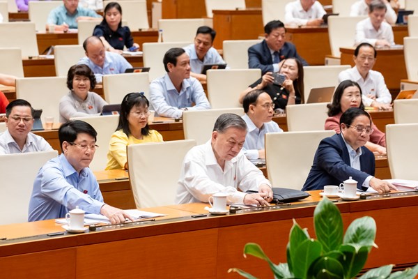 Quốc hội thông qua Nghị quyết sửa đổi, bổ sung một số điều của Hiến pháp năm 2013 với 100% đại biểu có mặt tán thành