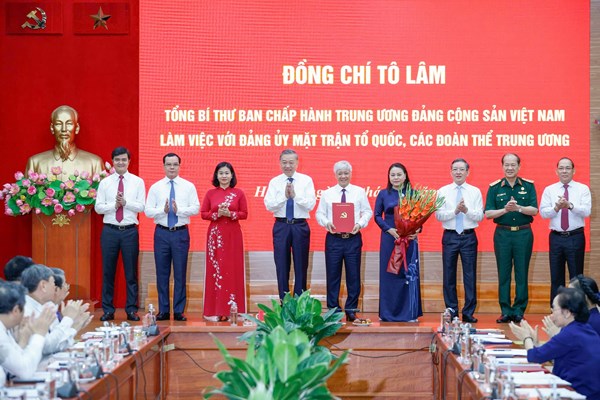 Tổng Bí thư Tô Lâm đến dự làm việc và trao Quyết định của Bộ Chính trị về thành lập Cơ quan Ủy ban Trung ương Mặt trận Tổ quốc Việt Nam