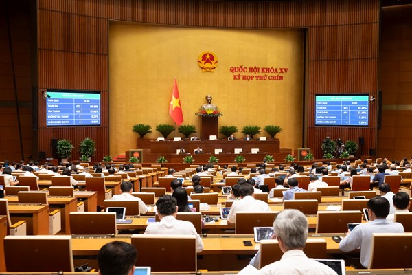 Quốc hội thông qua Luật Cán bộ, công chức (sửa đổi): Xây dựng nền công vụ thống nhất, liên thông, đồng bộ từ Trung ương đến cấp xã