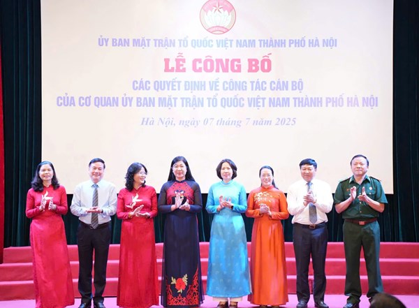 Hà Nội: Công bố các quyết định về công tác cán bộ cơ quan Ủy ban Mặt trận Tổ quốc Việt Nam thành phố