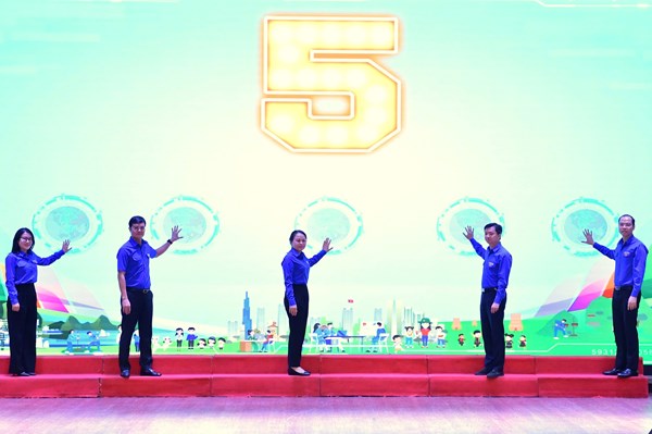 Phó Chủ tịch – Tổng Thư ký Nguyễn Thị Thu Hà dự Lễ ra quân đội hình thanh niên tình nguyện hỗ trợ vận hành chính quyền địa phương 2 cấp