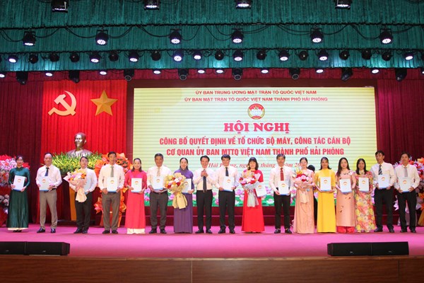 Ủy ban MTTQ Việt Nam thành phố Hải Phòng công bố các Quyết định về tổ chức bộ máy và công tác cán bộ